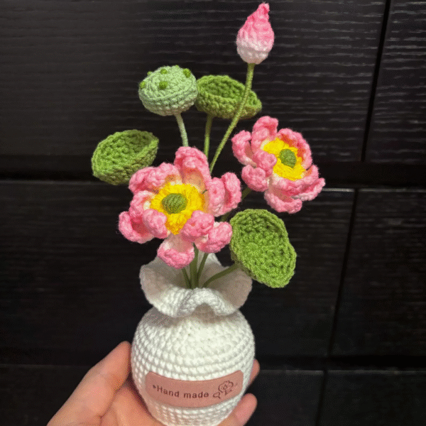 Lotus Vase Plant – Amigurumi Crochet Stuffed Animal Milnora